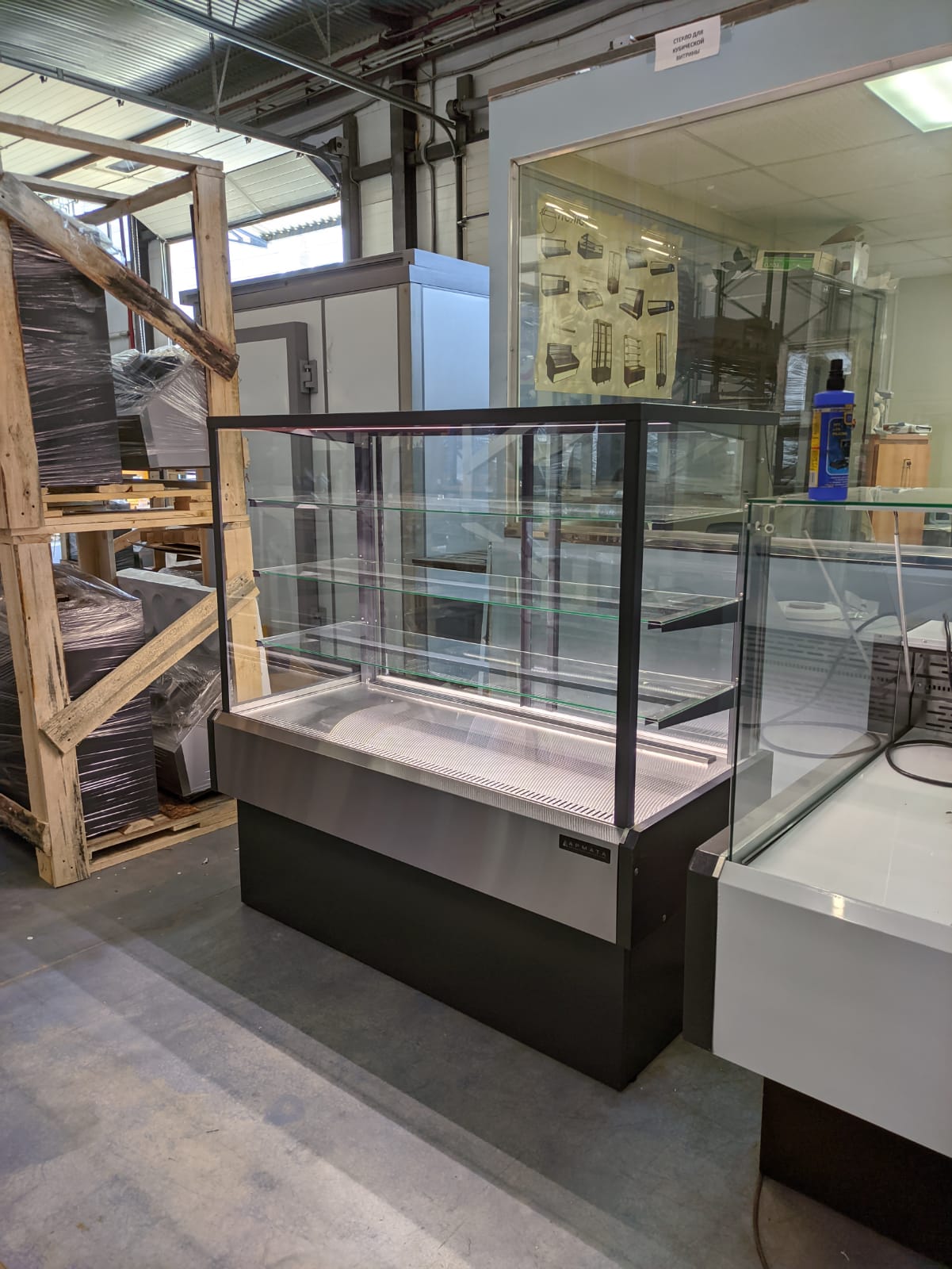 Витрина кондитерская Арктика кубическая 1370 мм в аренду